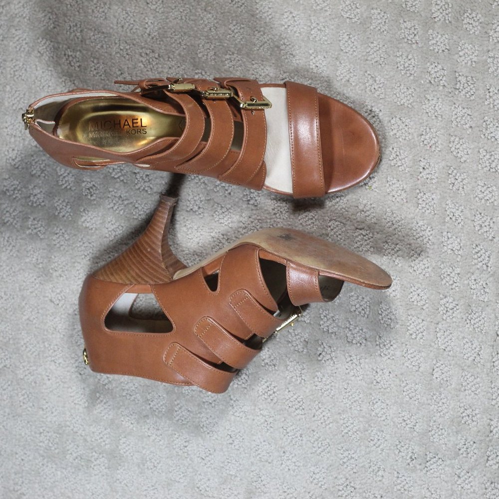 Michael Kors Size 9M Strap Gold Buckle Leather Zipper Heels
